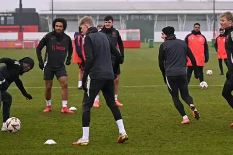 تكلفته 50 مليون إسترليني.. مانشستر يونايتد يحول مركز التدريب إلى "مشروع تطوير متكامل"